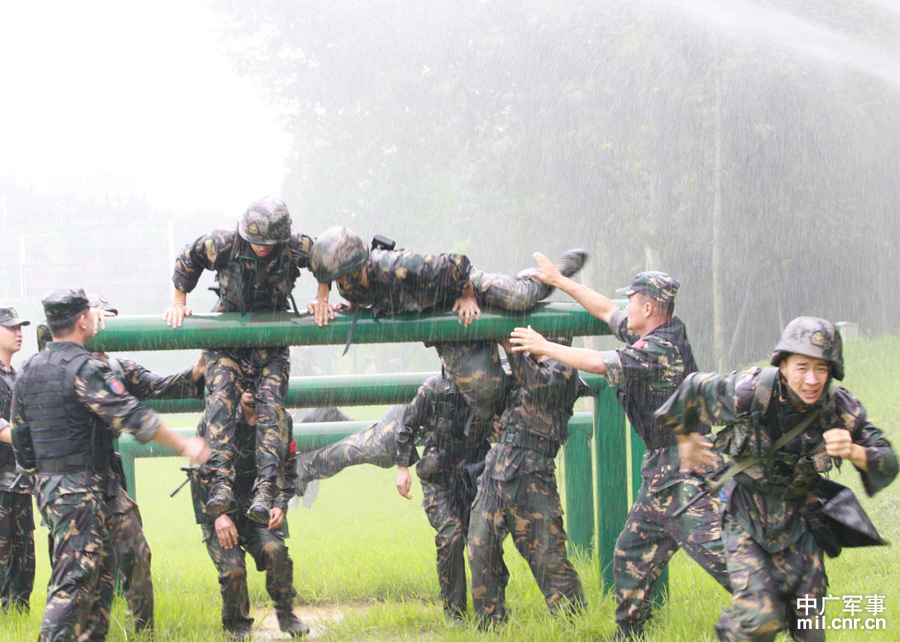 解放軍特種兵極限訓練挺嚇人