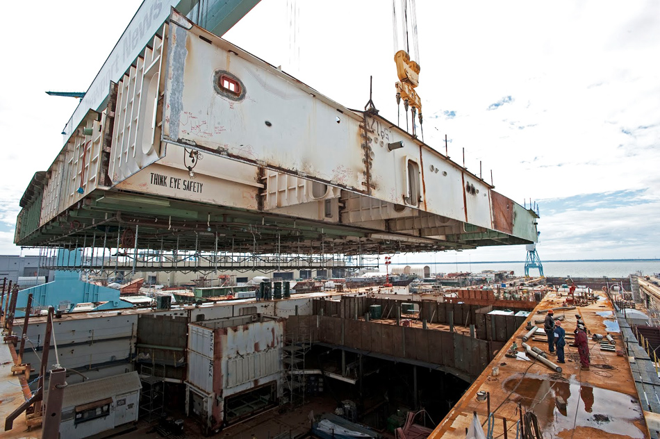 美国福特级航母的建造现场 13/22 隐藏描述