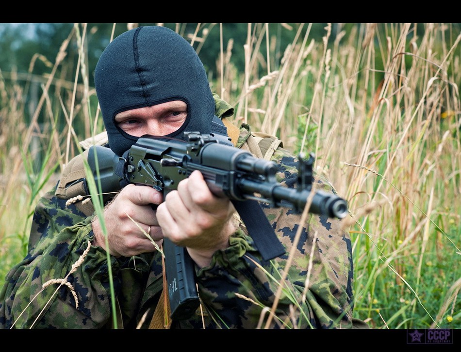 俄精英特警队玩起双狙人战术