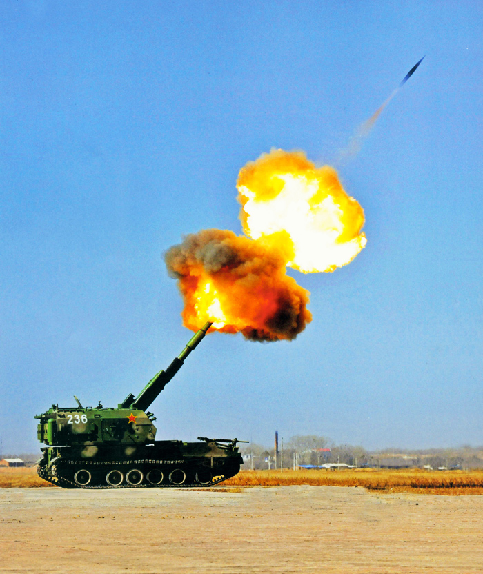 中国火炮排世界第三炮兵连8炮齐射首次亮相