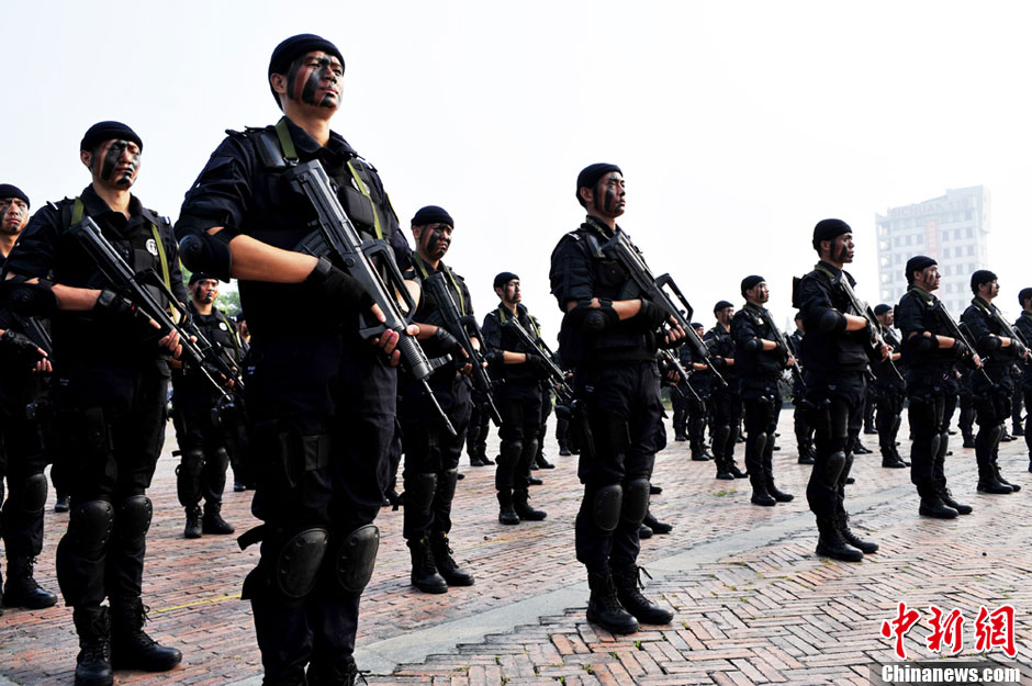 四川特巡警全副武装热血比武
