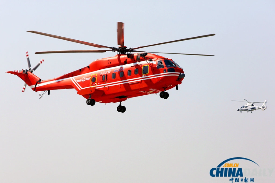 森警ac313直升机轻松吊面包车