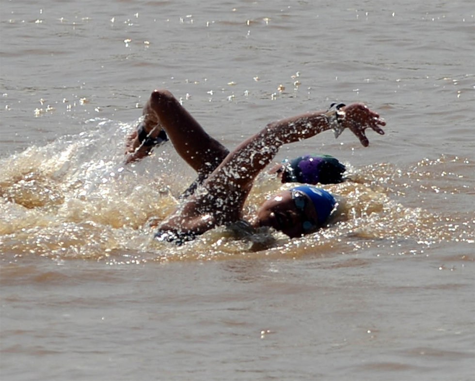 全运会江苏天津两选手因碰撞水中厮打