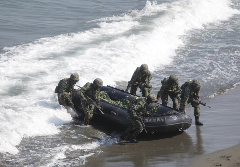 台精锐部队两栖攻击作战大练兵