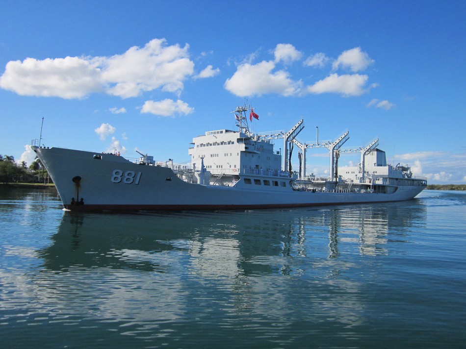 中国海军舰队停靠美珍珠港访问