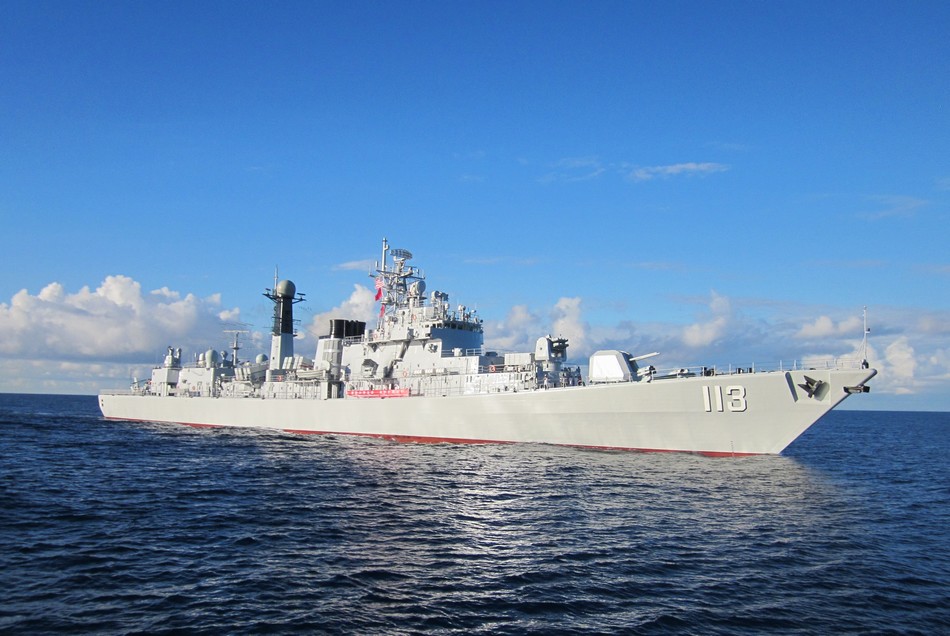 中国海军舰队停靠美珍珠港访问