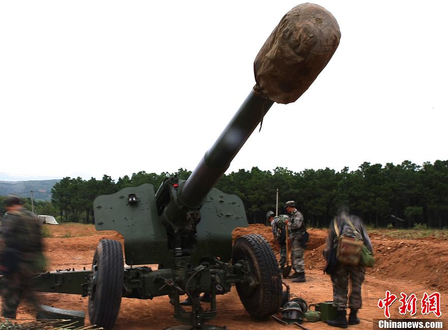 炮兵实弹对抗3炮兵旅打成一团