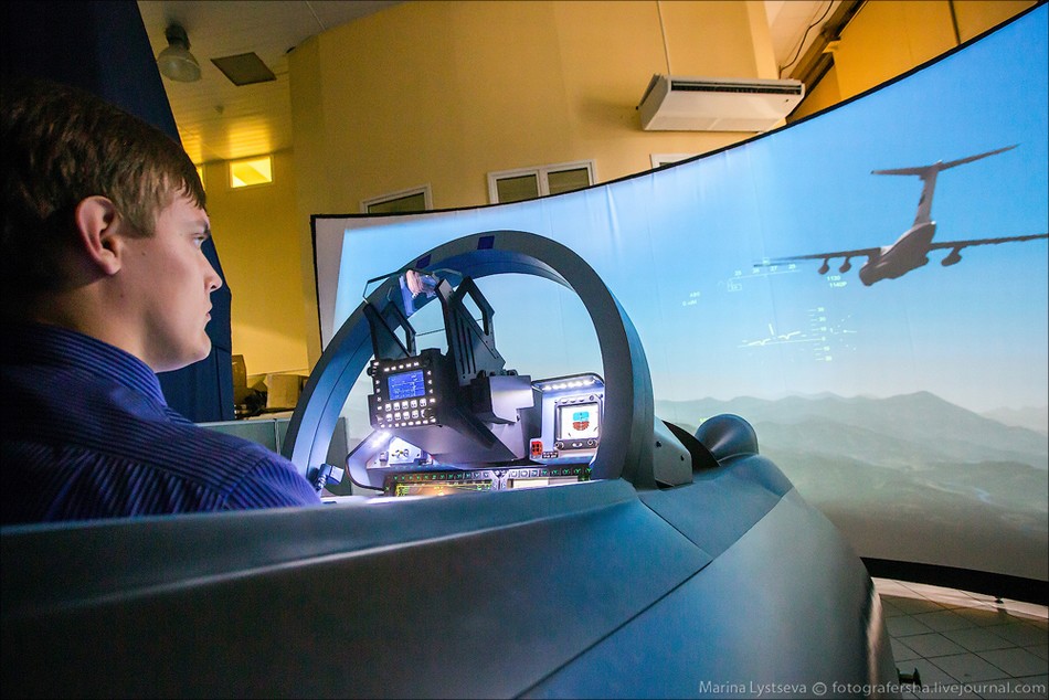 苏35现代化座舱模拟器曝光