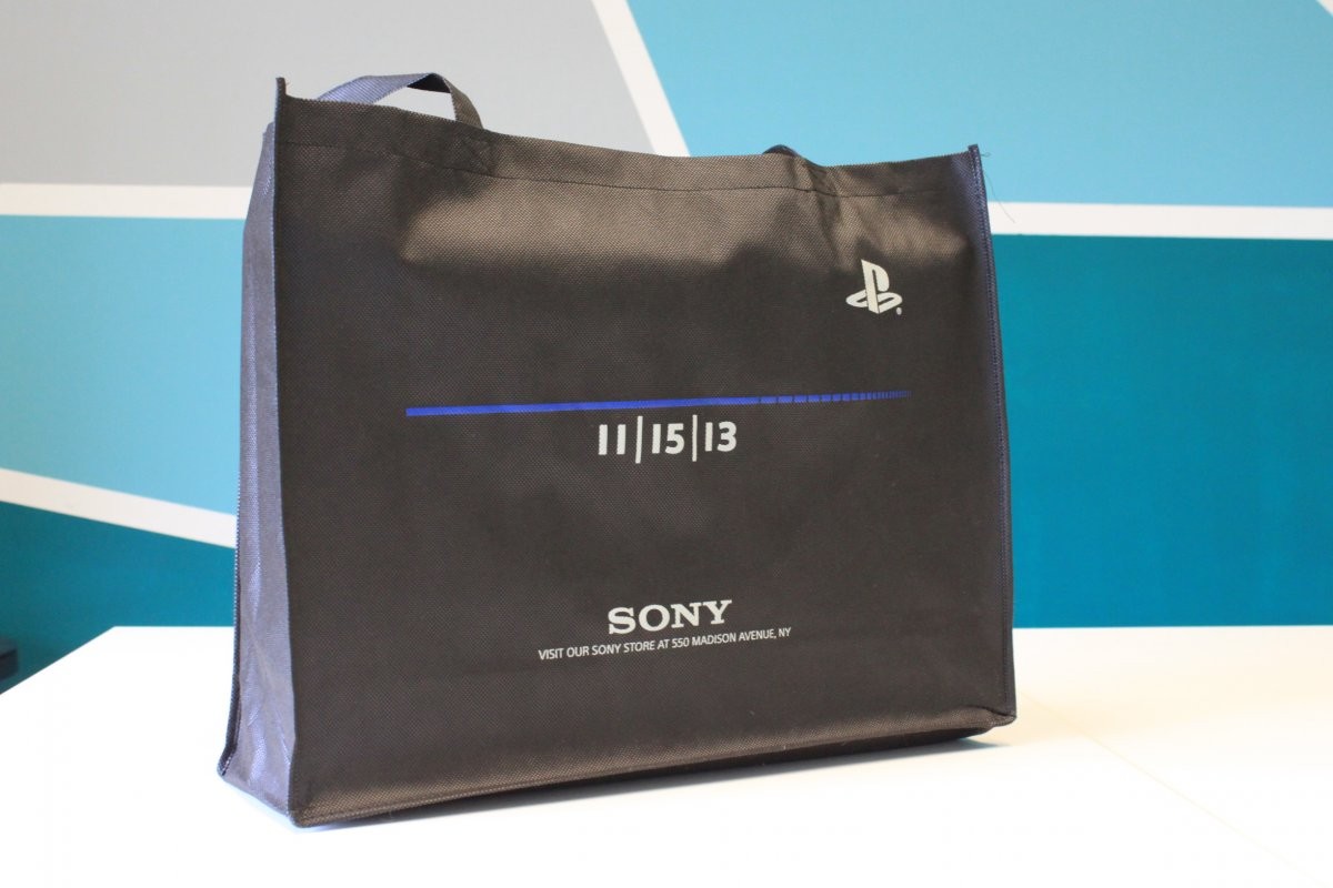 这就是ps4的包装盒. 3.