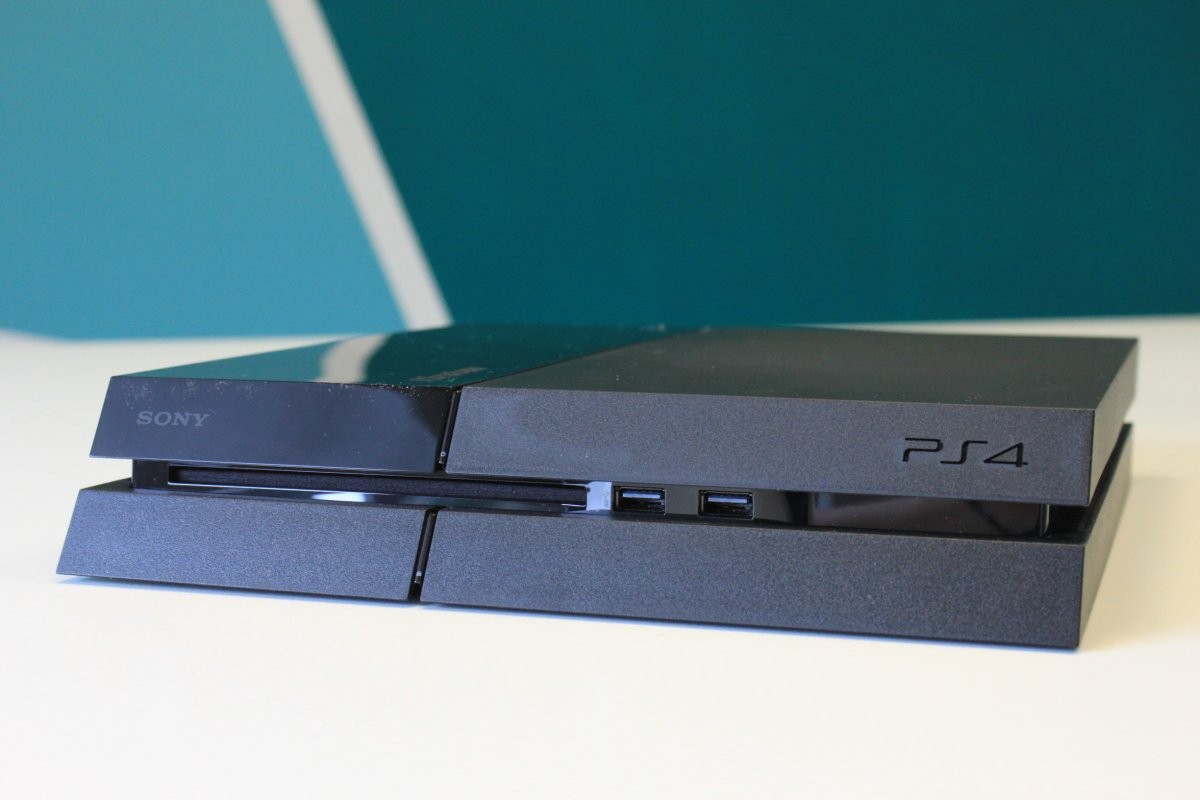 6.首先看到的是ps4手柄,还没发现任何"开始"和"选择"按钮.