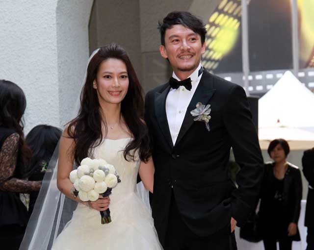 张震举行世纪婚礼梁朝伟牵刘嘉玲压场