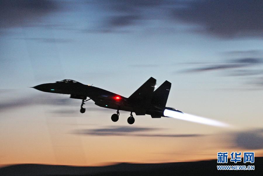 我军空一师王牌部队歼11b亮相