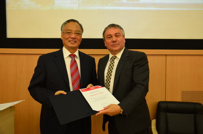 驻塞尔维亚大使张万学出席21世纪中国高等教育展开幕式