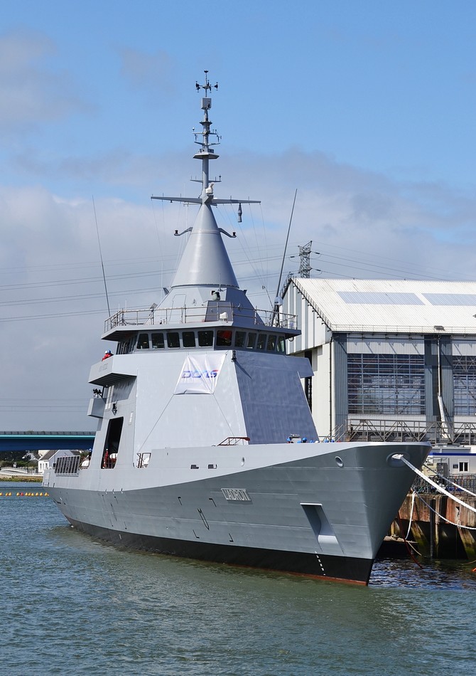 法国最新轻护造型很科幻