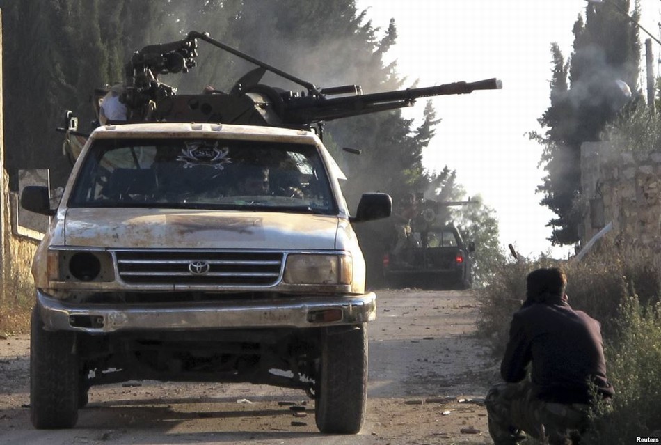 叙利亚反对派的皮卡车载机枪武器