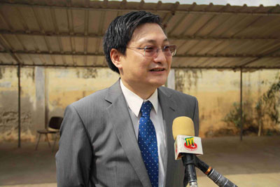 驻多哥大使刘豫锡出席旅多华侨华人慈善捐赠仪式