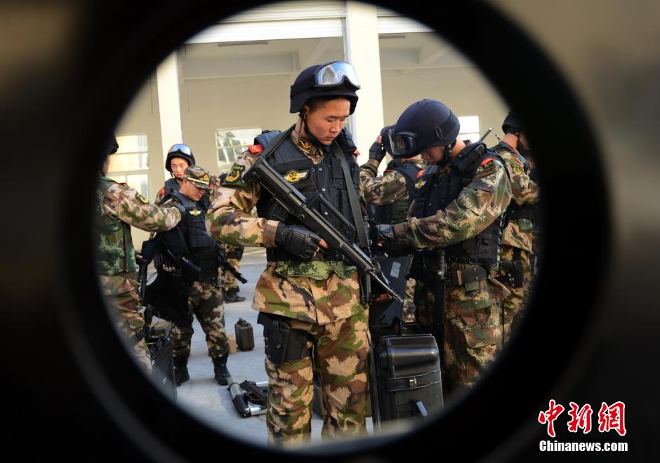 南京武警特战精英实战演练备战新年