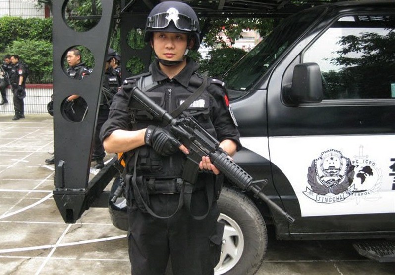 使用cq系列步枪的中国特警 13/13 隐藏描述