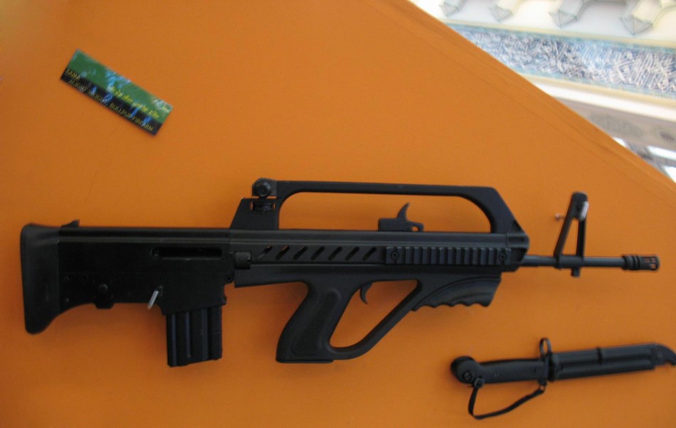 伊朗新造步枪很像解放军95式