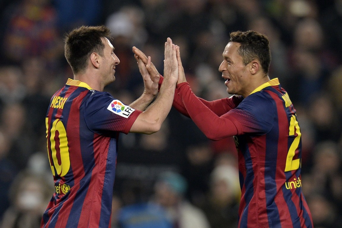 梅西与队友庆祝