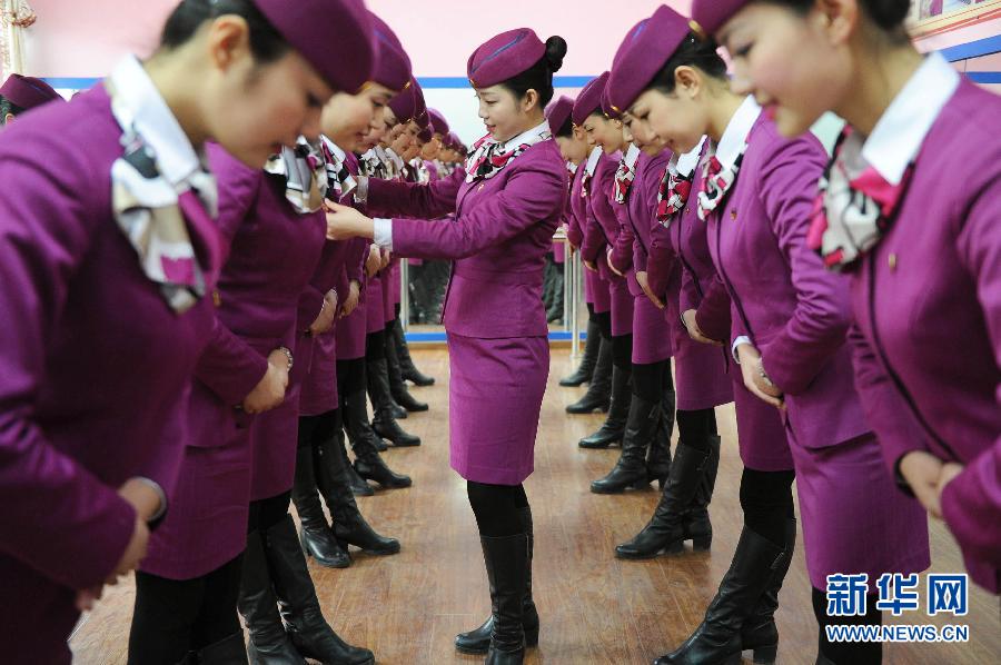 靓丽动姐苦练内功备战春运