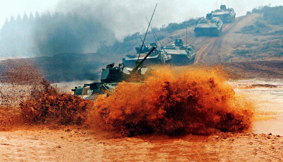 看中国陆军钢铁洪流热血澎湃