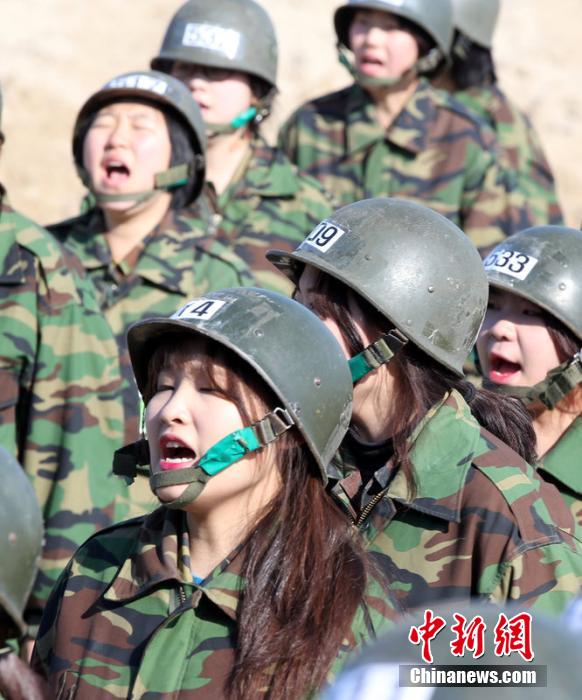 韩国学生军训练习夺岛