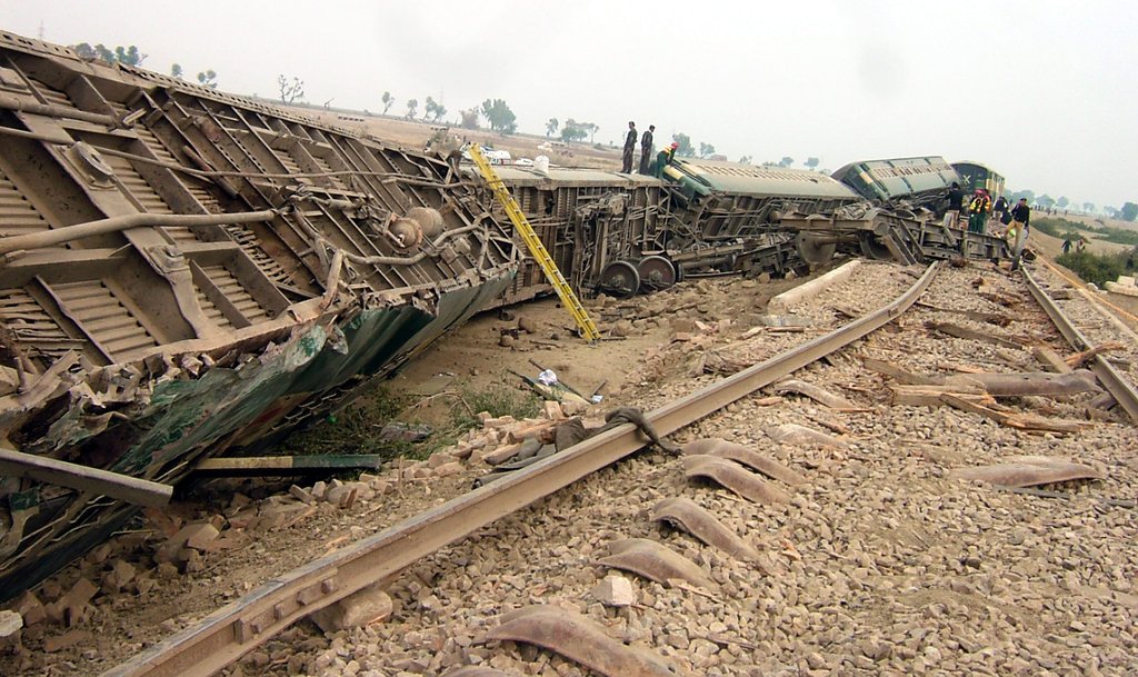 巴基斯坦1辆列车遭遥控爆炸袭击致3人死