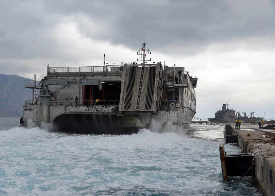 美军双体运输船全世界到处跑