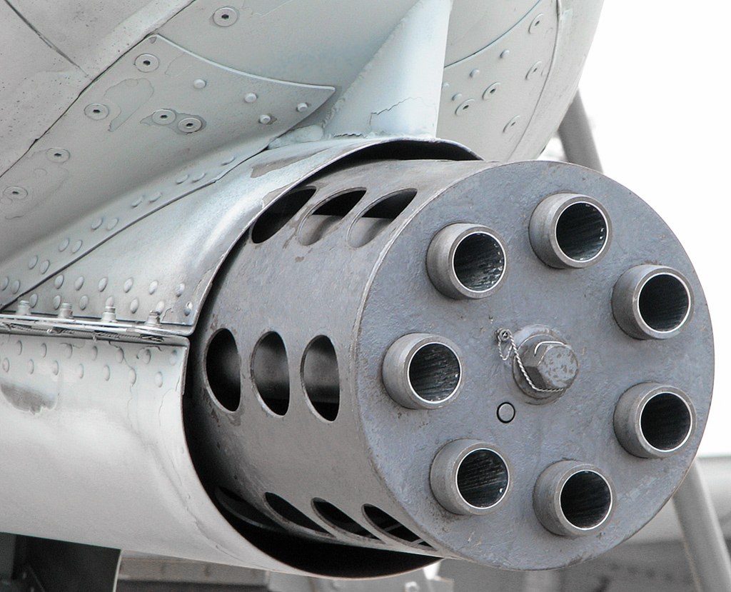 美军最威猛机炮比小汽车还大