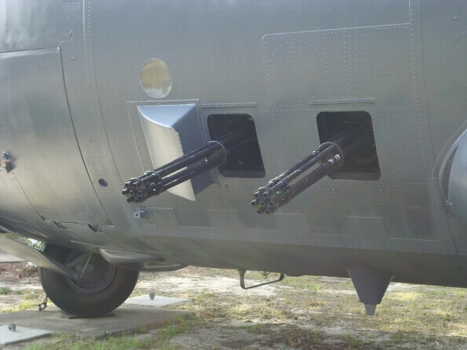 美军宣布将鱼鹰打造成空中炮艇