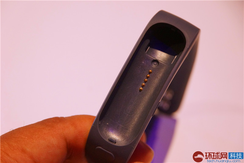 健身追踪和蓝牙耳机合二为一华为智能带b1图赏