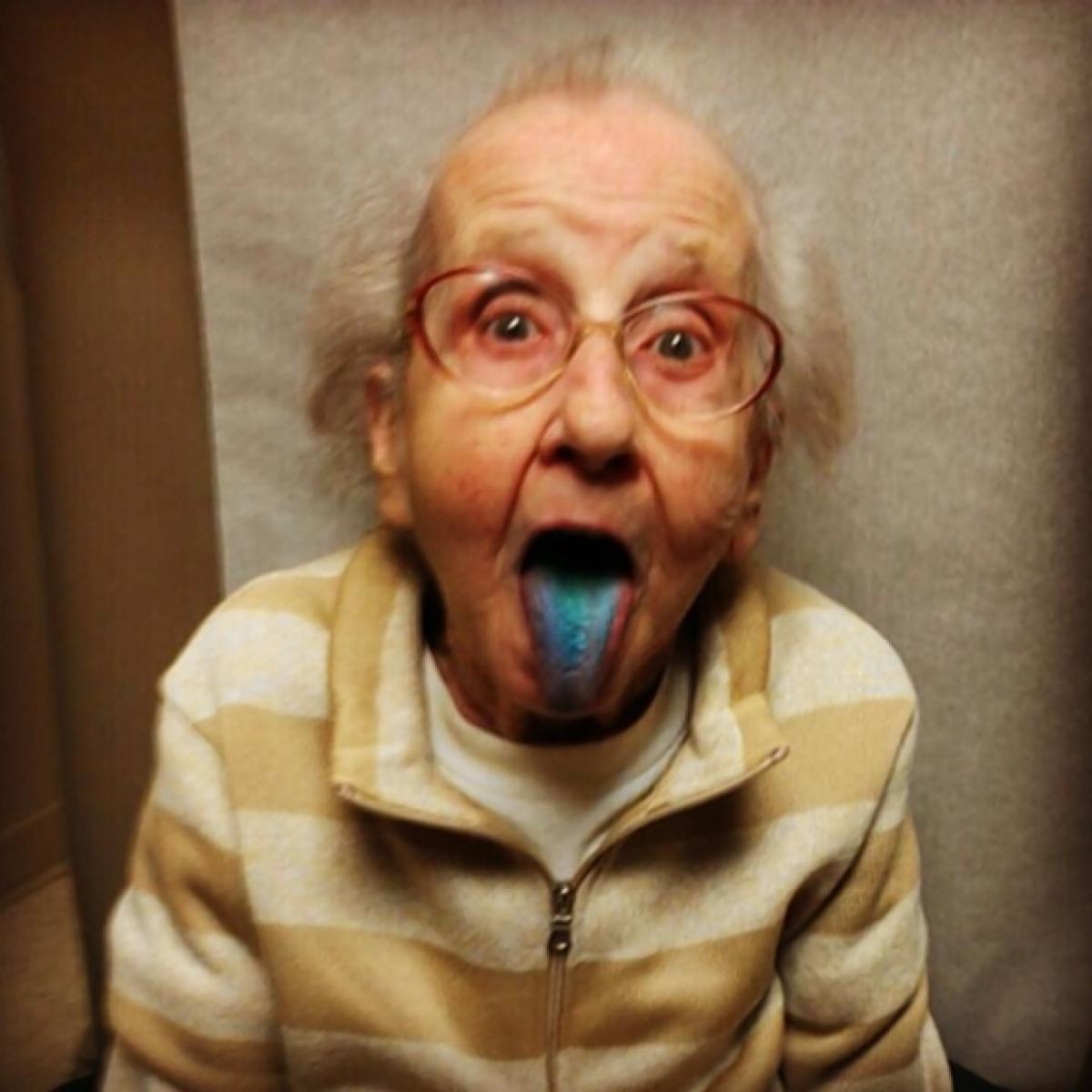 在医生那儿有会让舌头变成蓝色的糖果