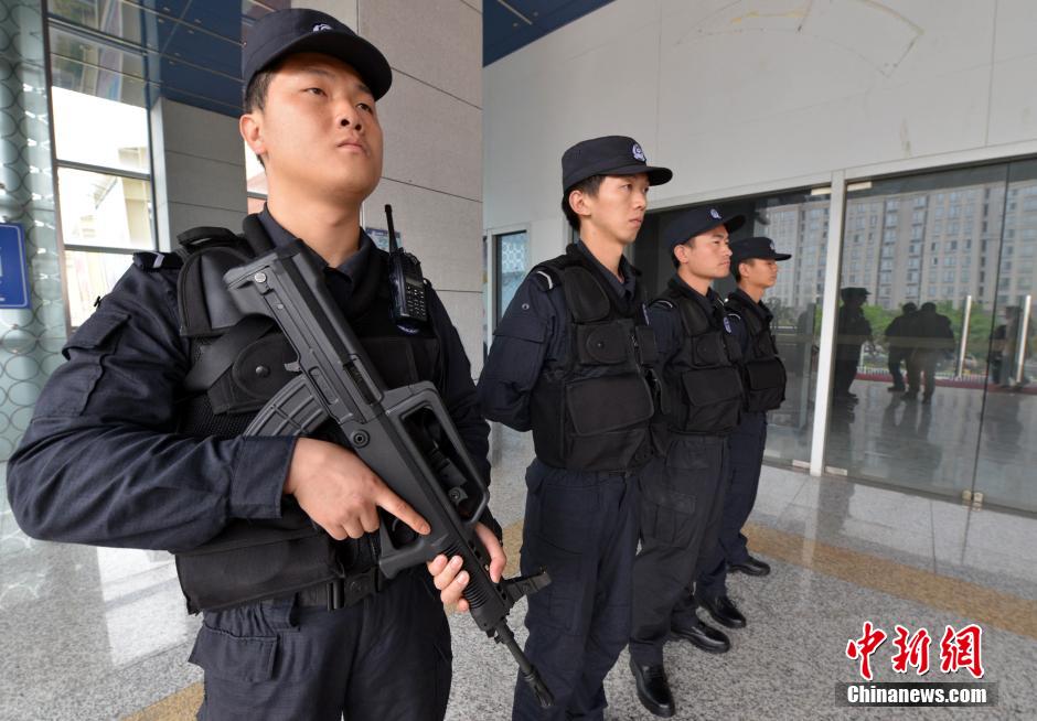 厦门警方组建福建首支特警机动冲锋队公开亮相