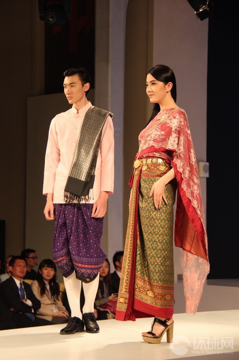 中国东盟服饰文化展用华美服饰架起友谊桥梁