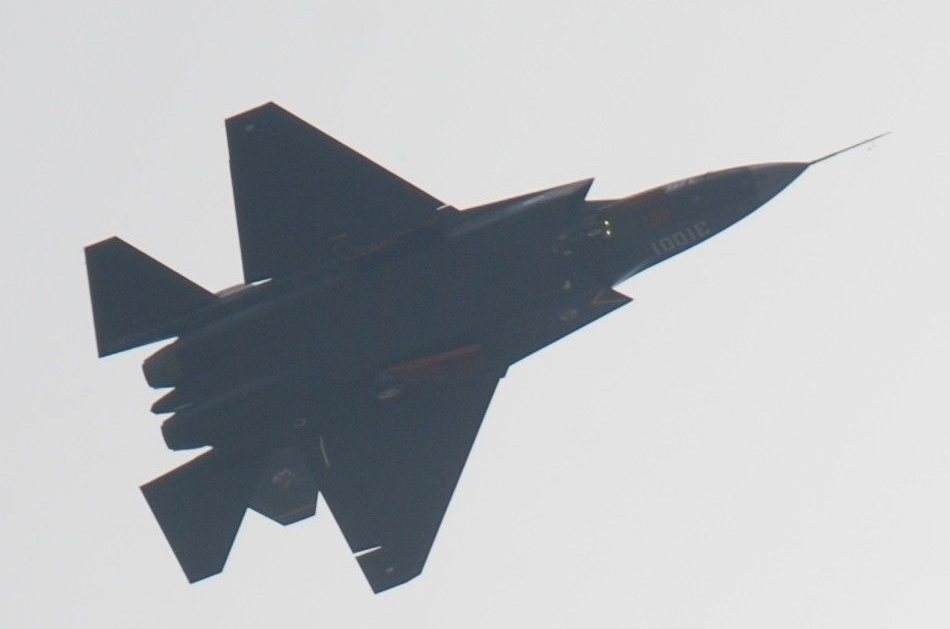 歼31试飞猛照疑换不同发动机