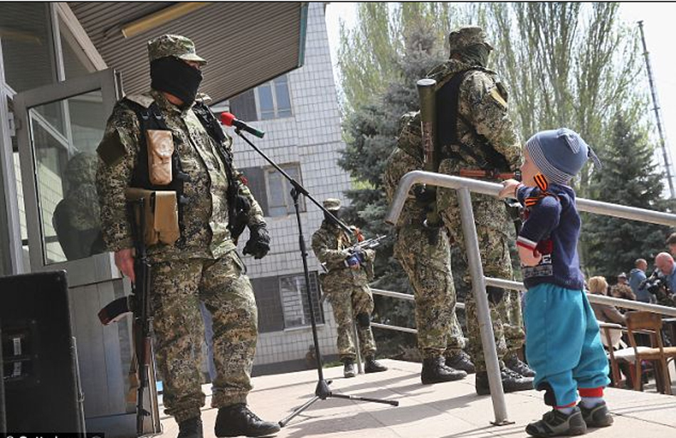 乌克兰顿涅茨克市中心发生暴力冲突 市长遭枪击