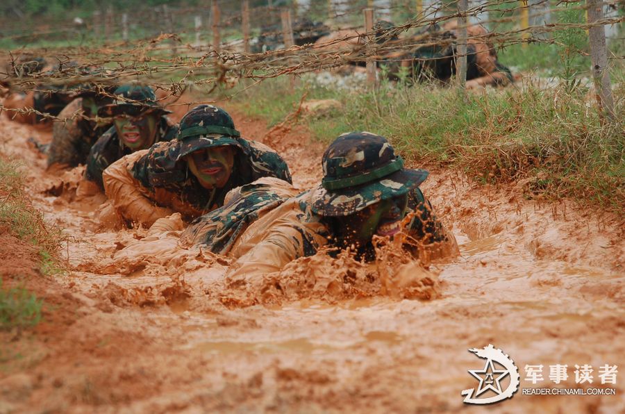 震撼!南京军区特种兵"猎人"训练