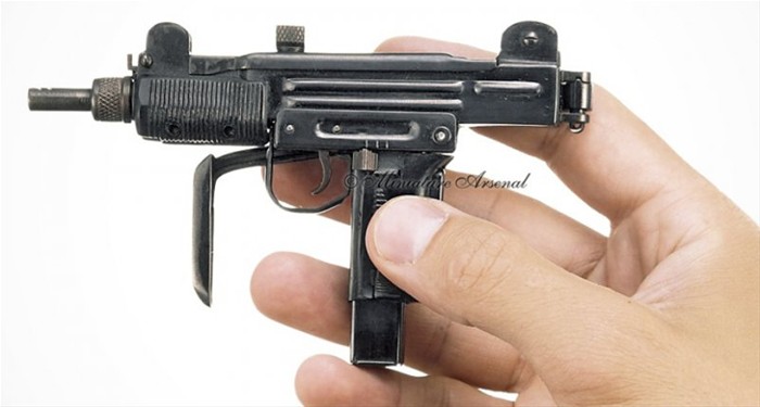 外国缩小比例枪械模型很精致