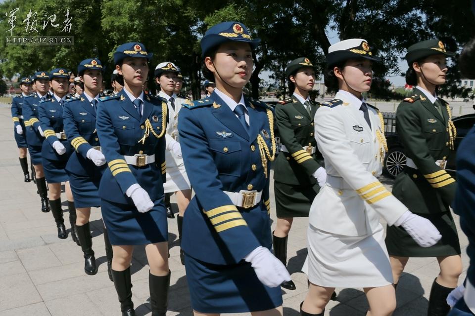 中国人民解放军三军仪仗队首现女仪仗兵身影