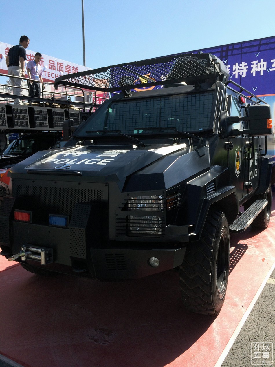 警用防暴越野车(摄影:刘昆) 19/21 隐藏描述