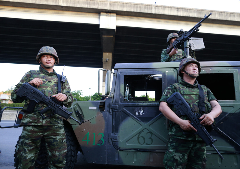 泰军方宣布全国戒严称非政变进驻电视台控制播出