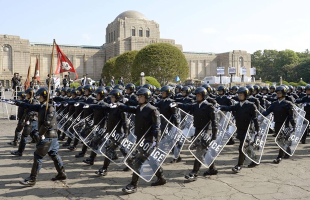 日警视厅机动队举行检阅仪式机场反恐部队参加