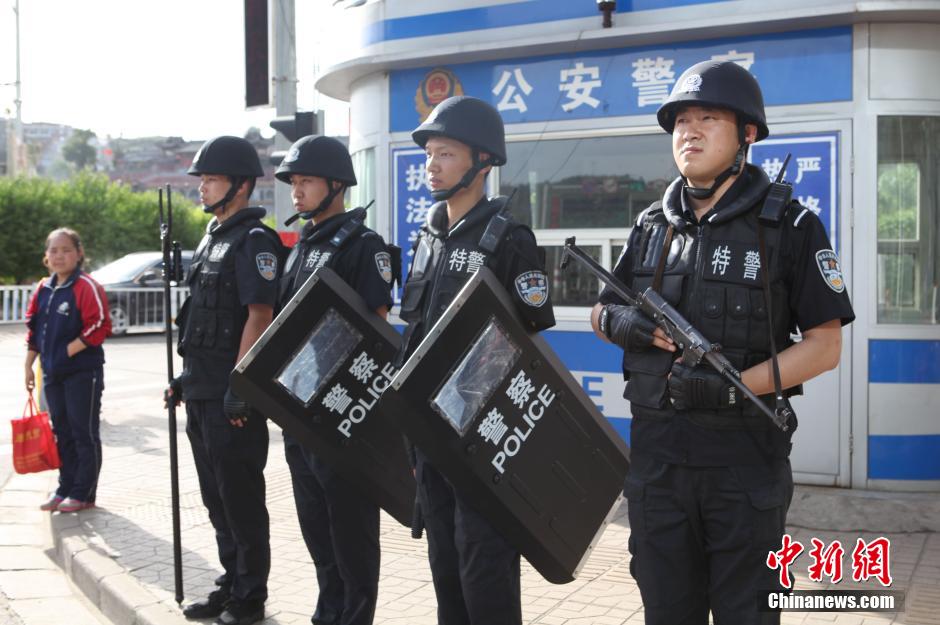 山西街头有成群特警武装巡逻