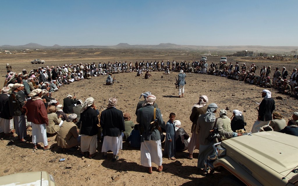 也门武装部落人员集会 支持也门军队反基地组织行动