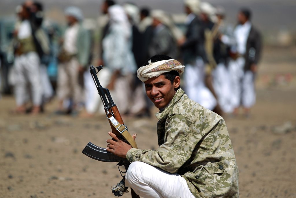 也门武装部落人员集会 支持也门军队反基地组织行动