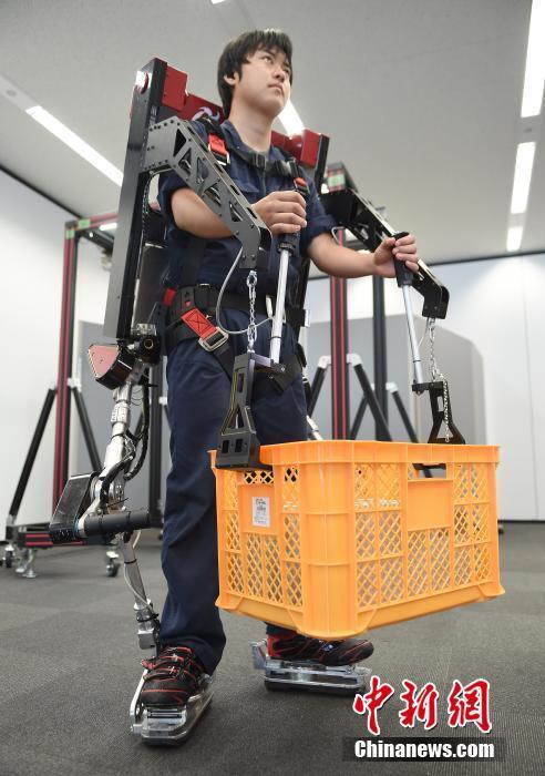 日本研发大力士负重外骨骼