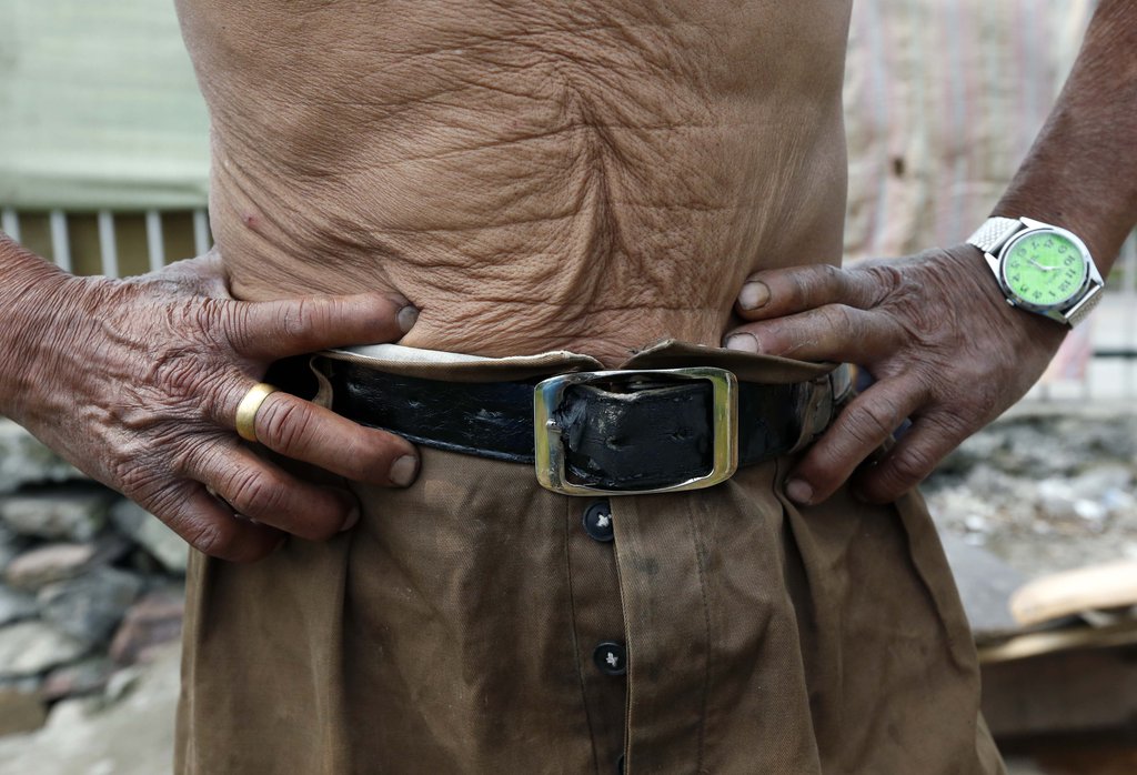 宁波六旬老人蜗居桥洞12年