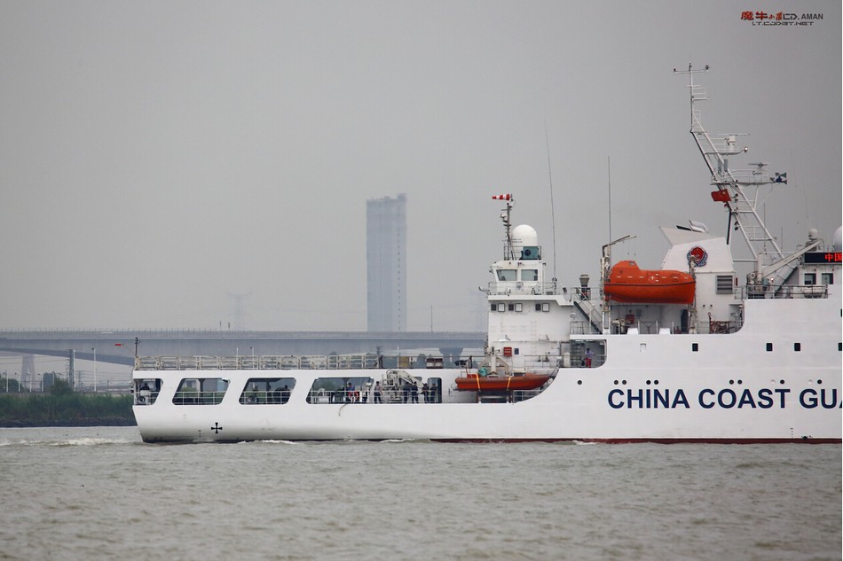 南海海警电推3千吨执法船试航