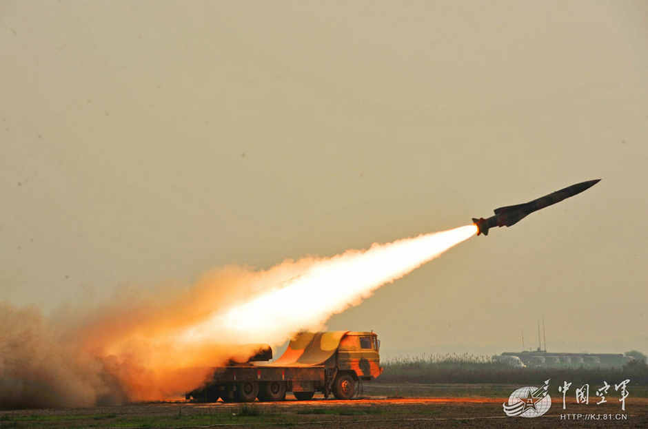 红旗12导弹装弹发射猛照公开